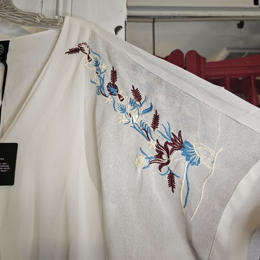 Bobeau Womens Off-White Polyester Wrap-style Embroidered Boho Blouse L - Picture 2 of 6
